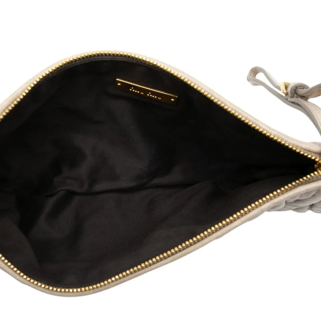 Miu Miu Matelasse Nappa Clutch Beige Leather Very good - Model View