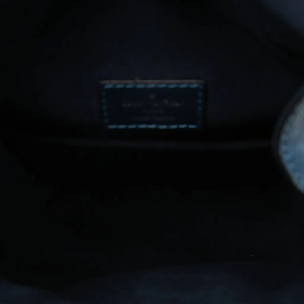 Louis Vuitton Epi Downtown Messenger BB Blue Leather Good - Model View