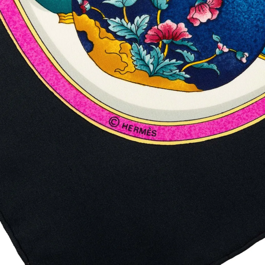 Hermès Qu Importe le Flacon Silk Scarf 90 White Silk Very good - Box View