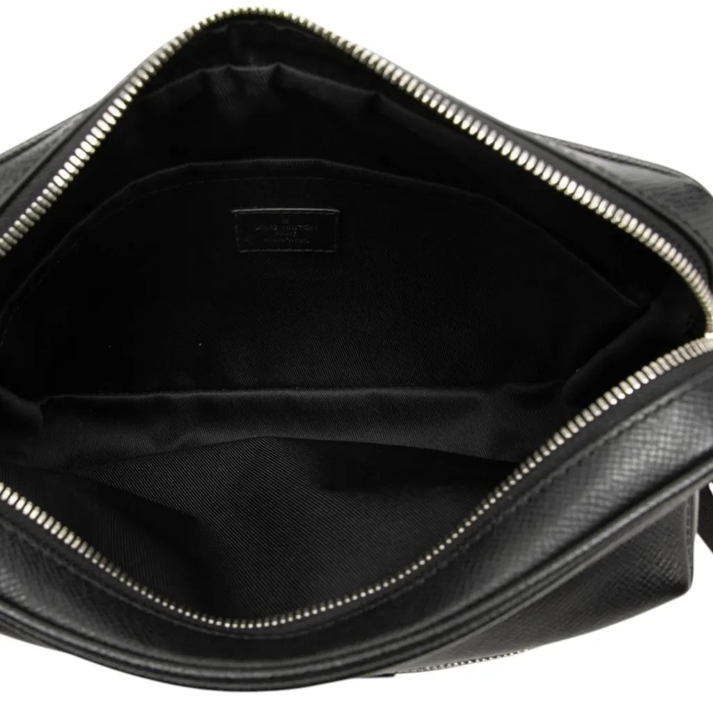 Louis Vuitton Monogram Taigarama Outdoor Messenger Black Leather Good - Model View