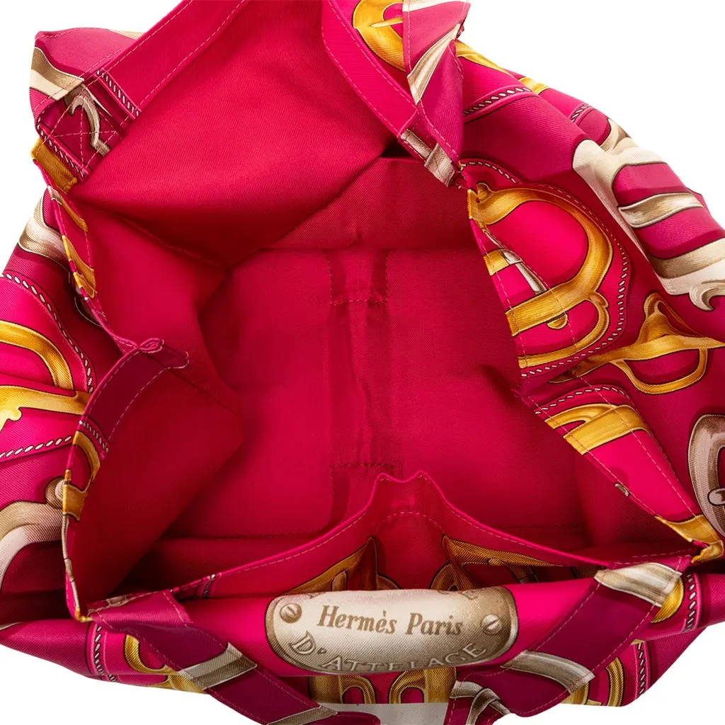 Hermès Bouclerie D Attelage Silky Pop Tote Pink Silk Very good - Model View