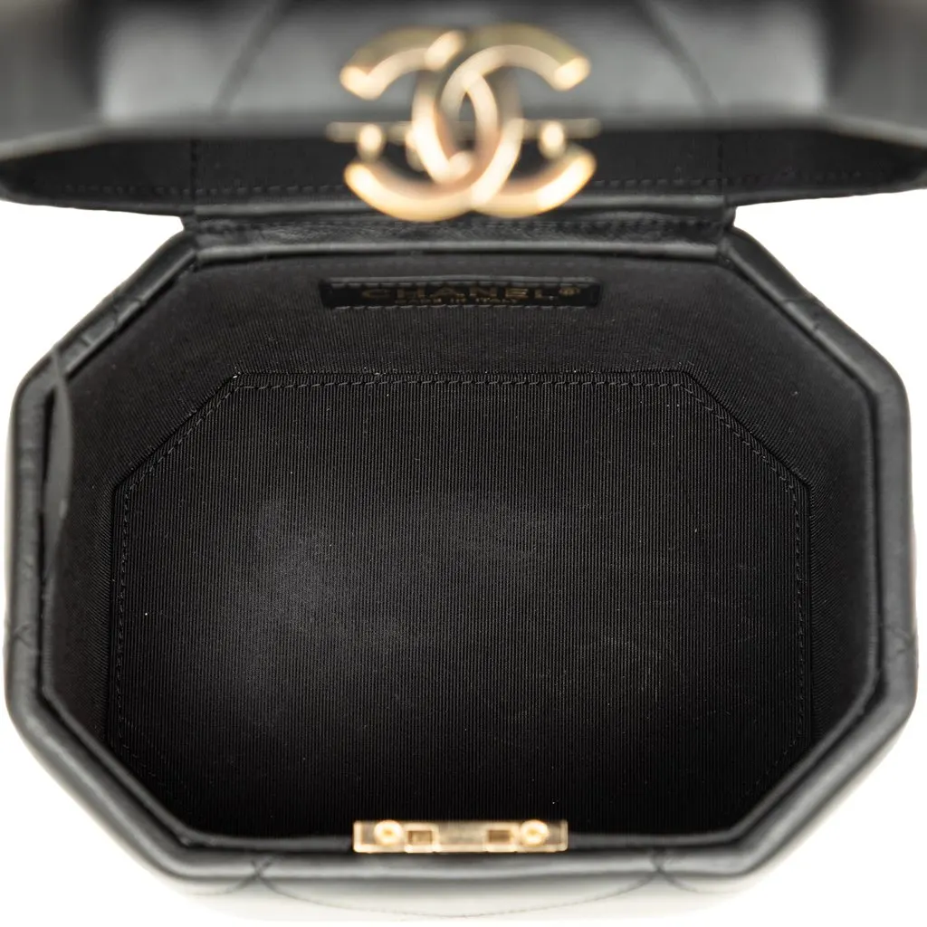 Chanel Quilted Lambskin Vendome Case Black Leather Very good - Model View