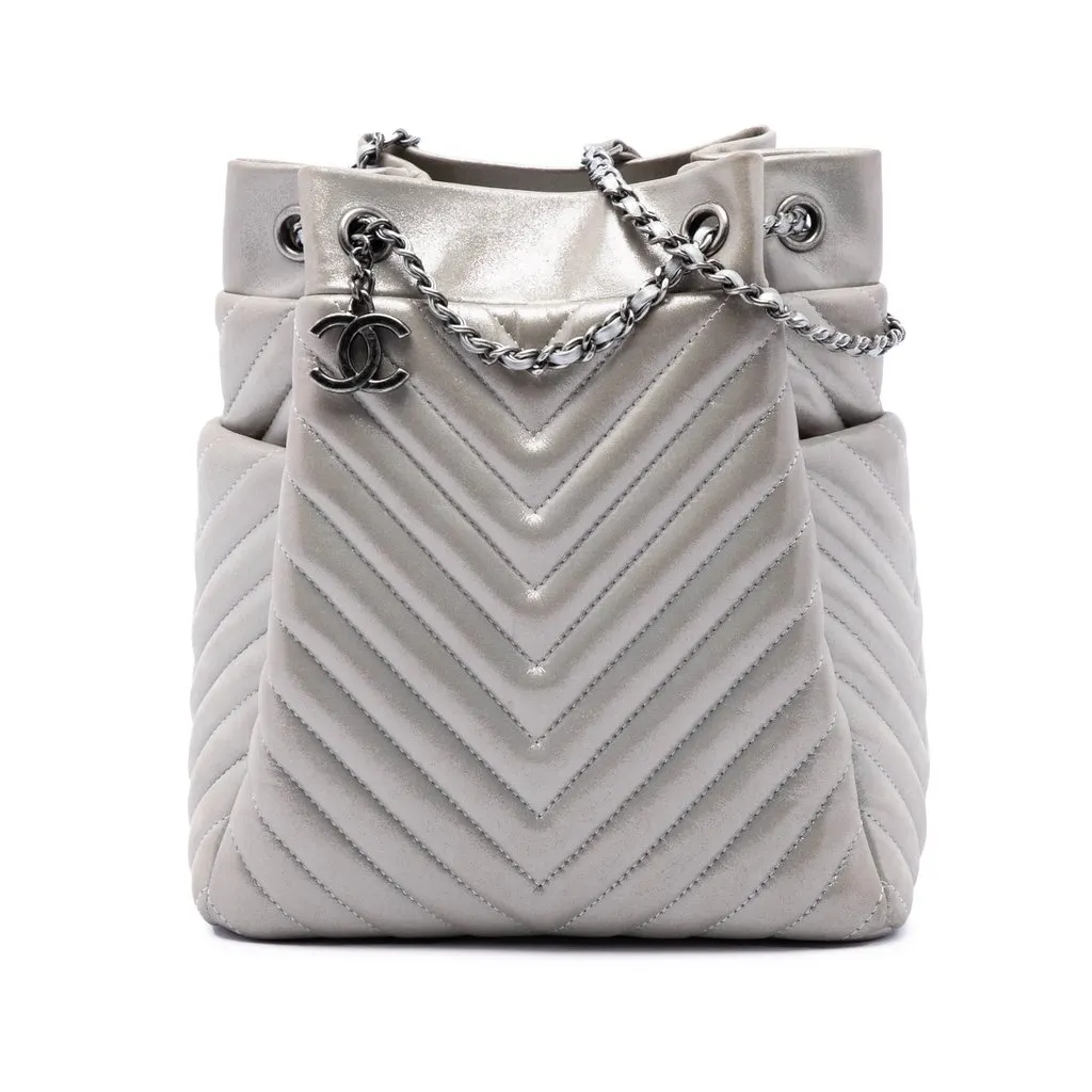 Chanel Small Chevron Iridescent Calfskin Urban Spirit Bucket Bag Silver Leather Very good - Front View
