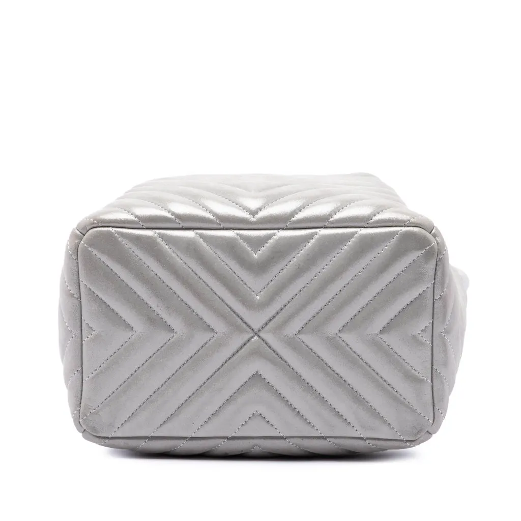 Chanel Small Chevron Iridescent Calfskin Urban Spirit Bucket Bag Silver Leather Very good - Inside View