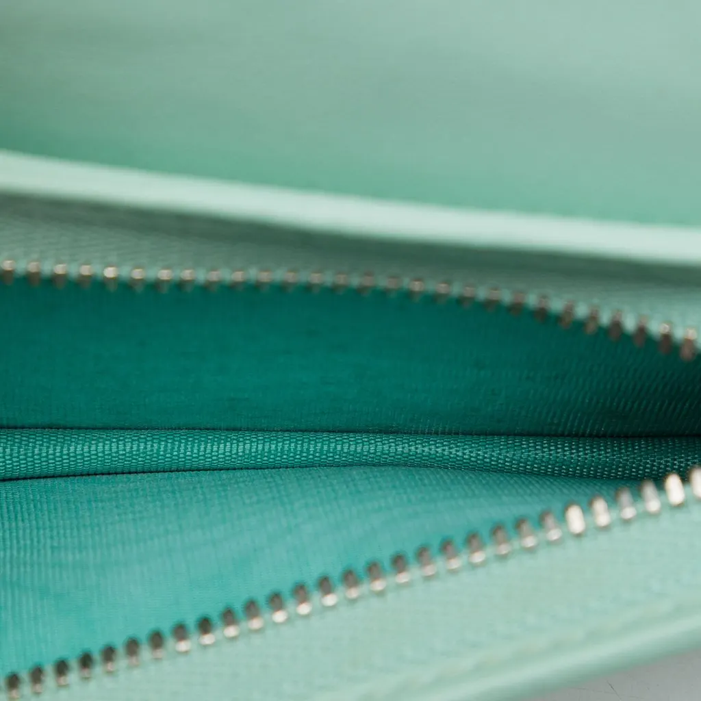 Gucci Mini GG Marmont Matelasse Calfskin Wallet On Chain Green Leather Very good - Model View