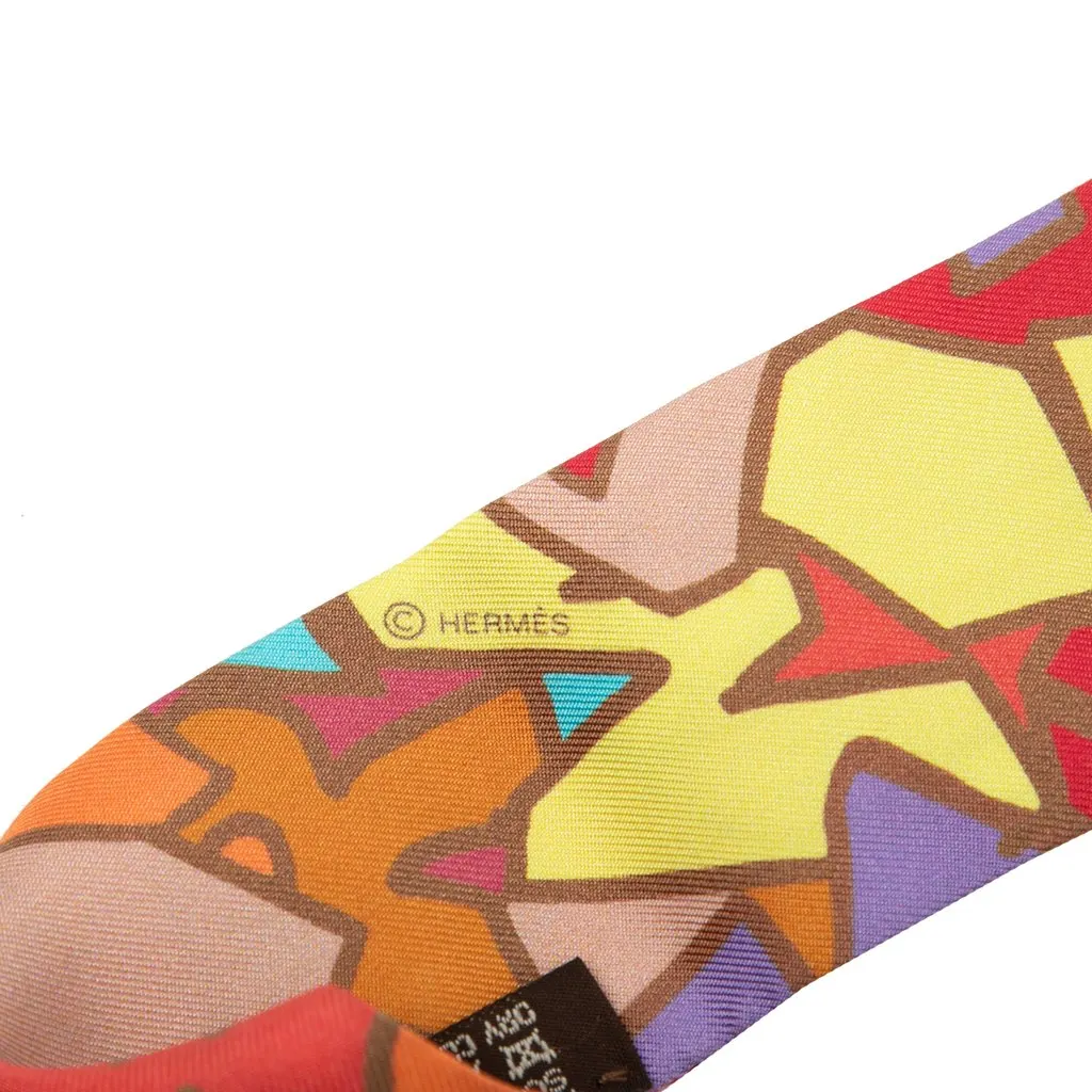 Hermès Graff Graffiti Silk Twilly Scarf Pink Very good - Model View