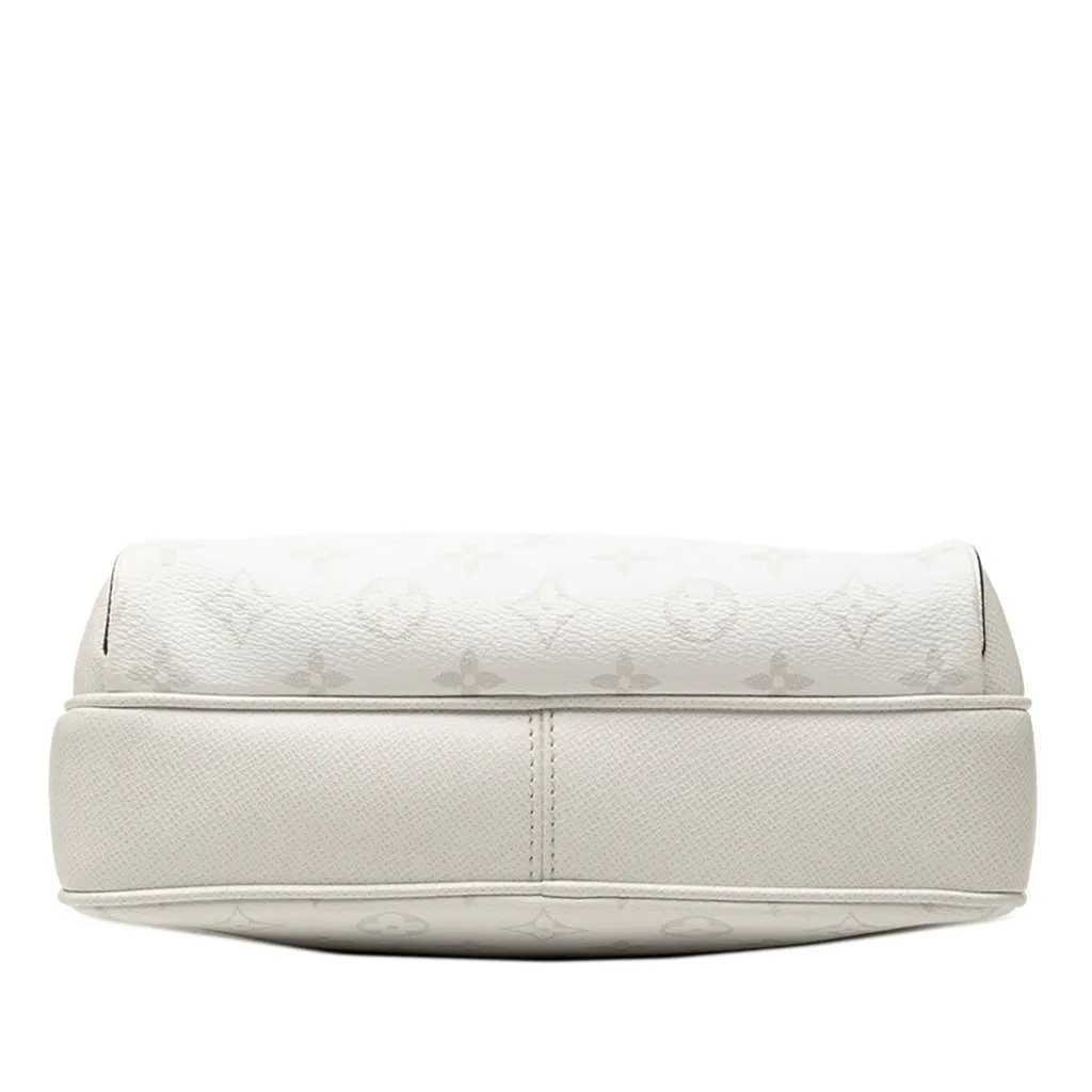 Louis Vuitton Monogram Taigarama Outdoor Messenger White Leather Very good - Inside View