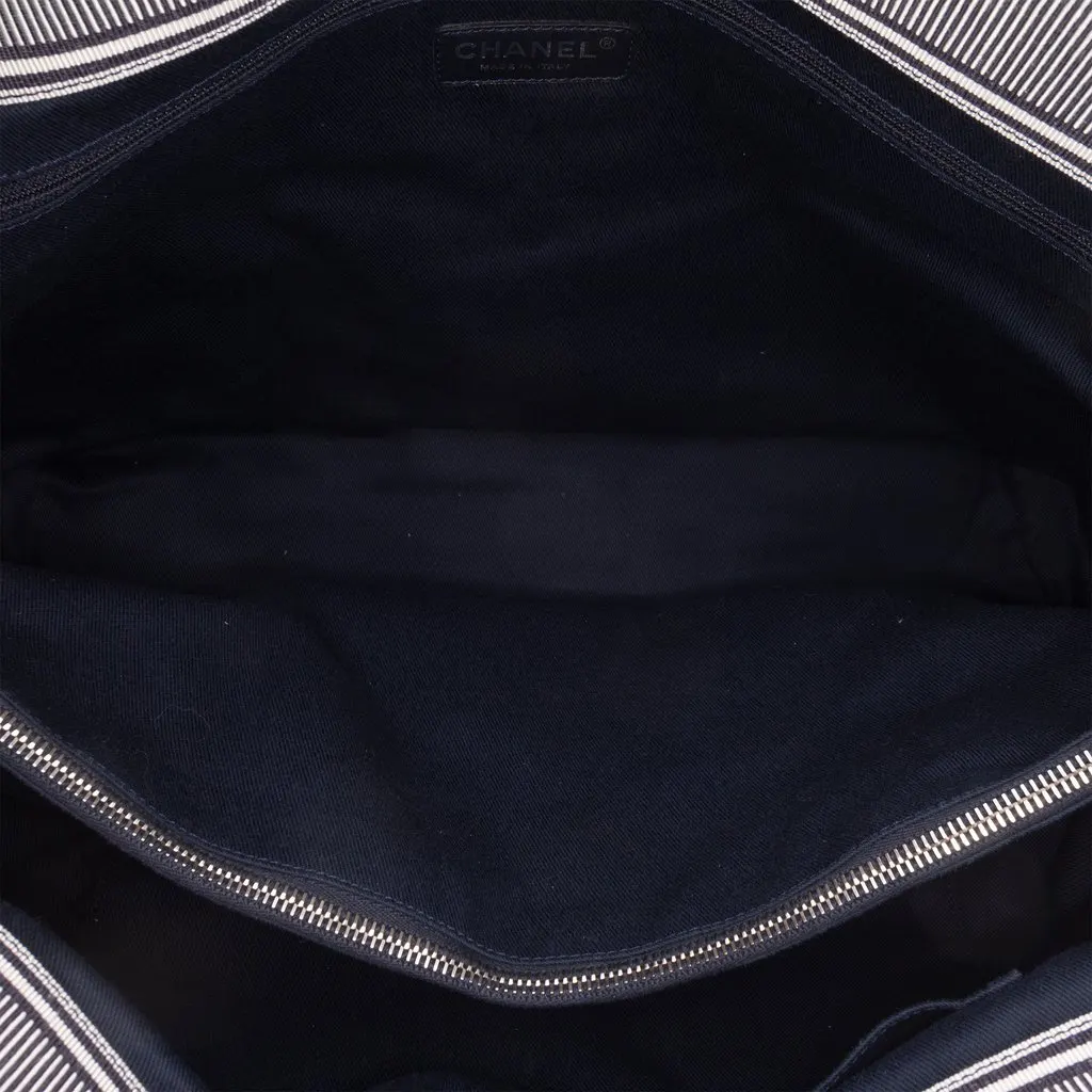 Chanel CC Large Denim Shopping Tote Blue Very good - Model View