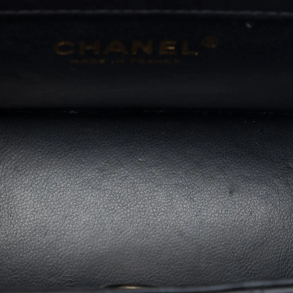 Chanel Micro CC Quilted Shiny Calfskin Single Flap Black Leather Very good - Model View