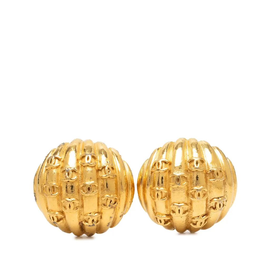 Chanel CC Gold Plated Shell Clip On Earrings Gold Metal Very good - Front View