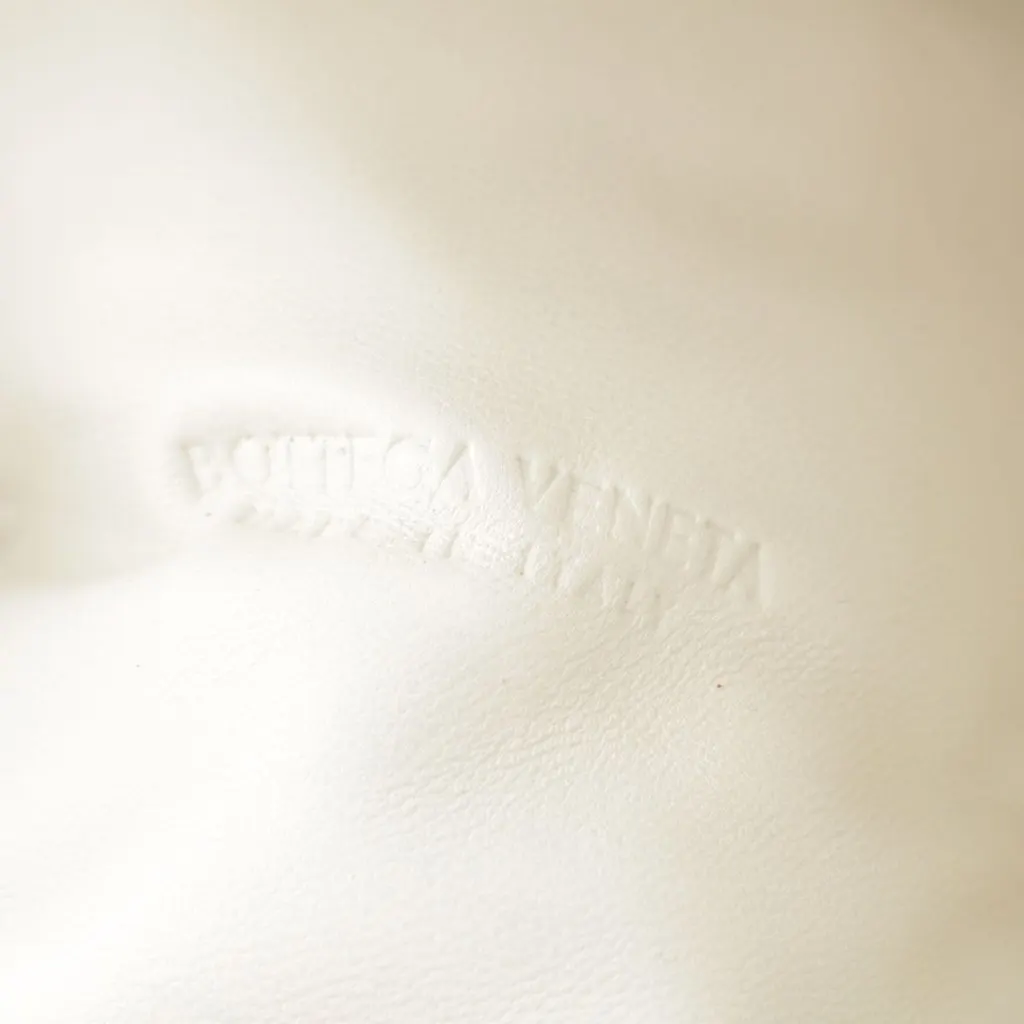 Bottega Veneta Lambskin Maxi Intrecciato Padded Lock Tote White Leather Very good - Box View