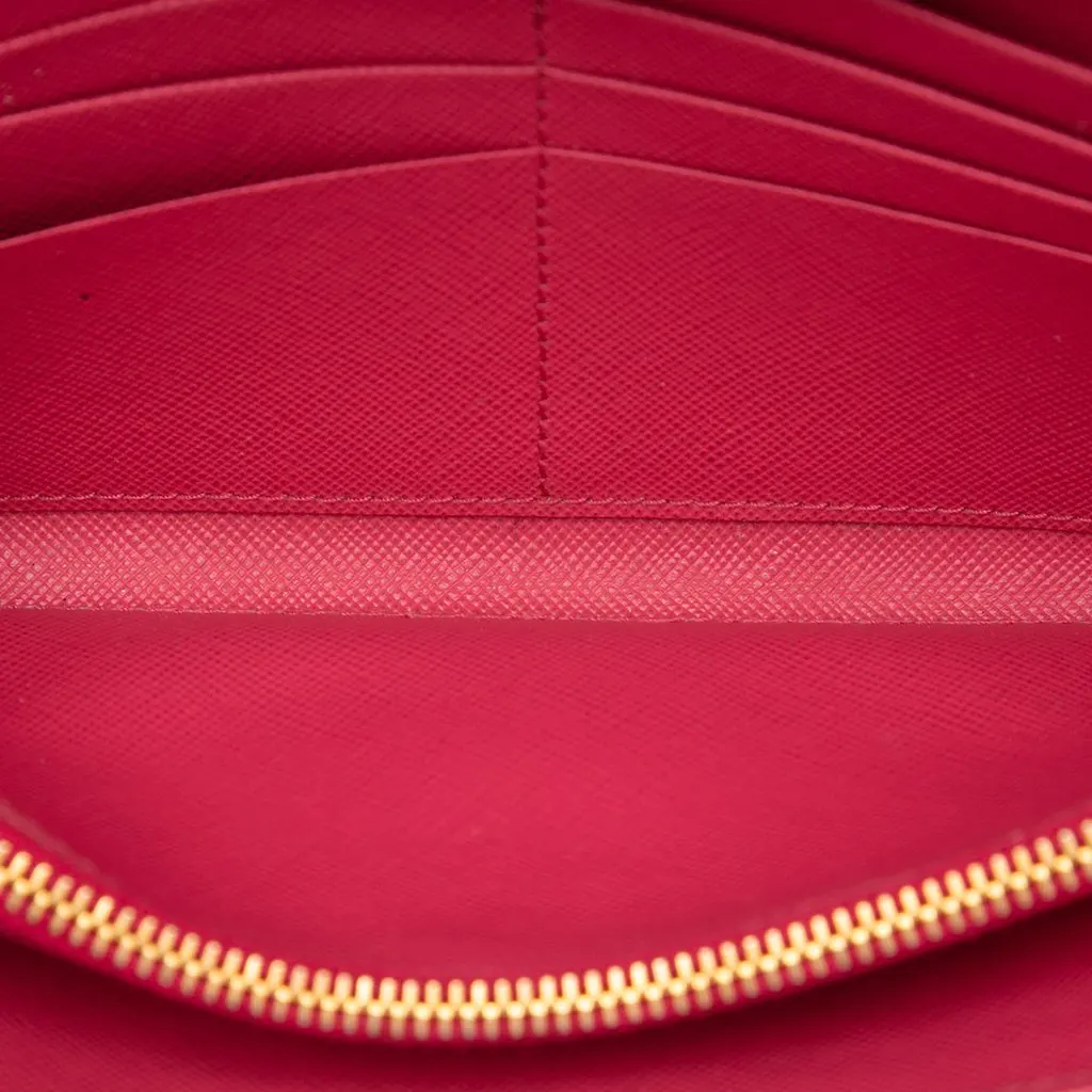 Prada Saffiano Wallet On Chain Pink Leather Very good - Model View