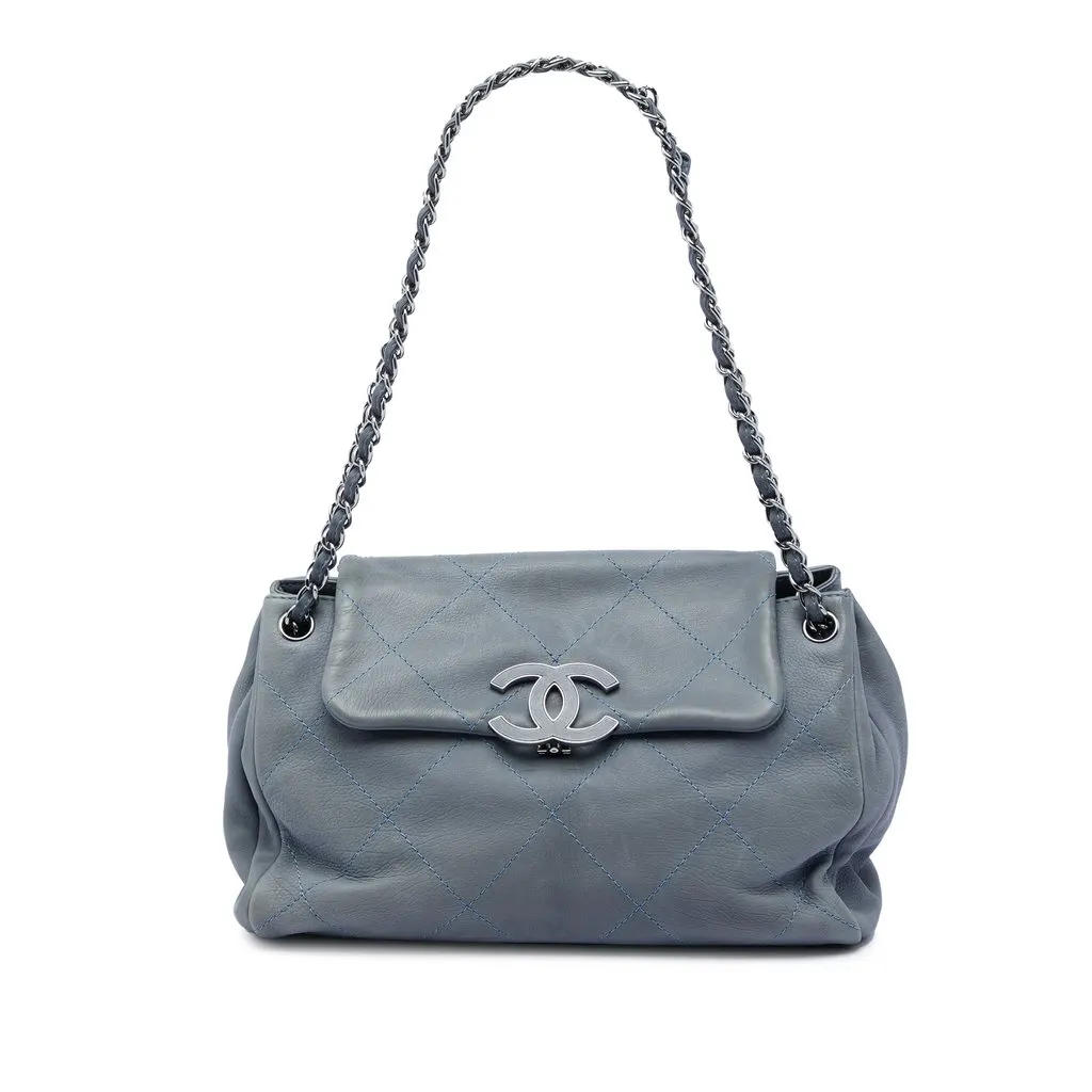 Chanel Quilted Calfskin Hamptons Accordion Flap Blue Leather Very good - Front View