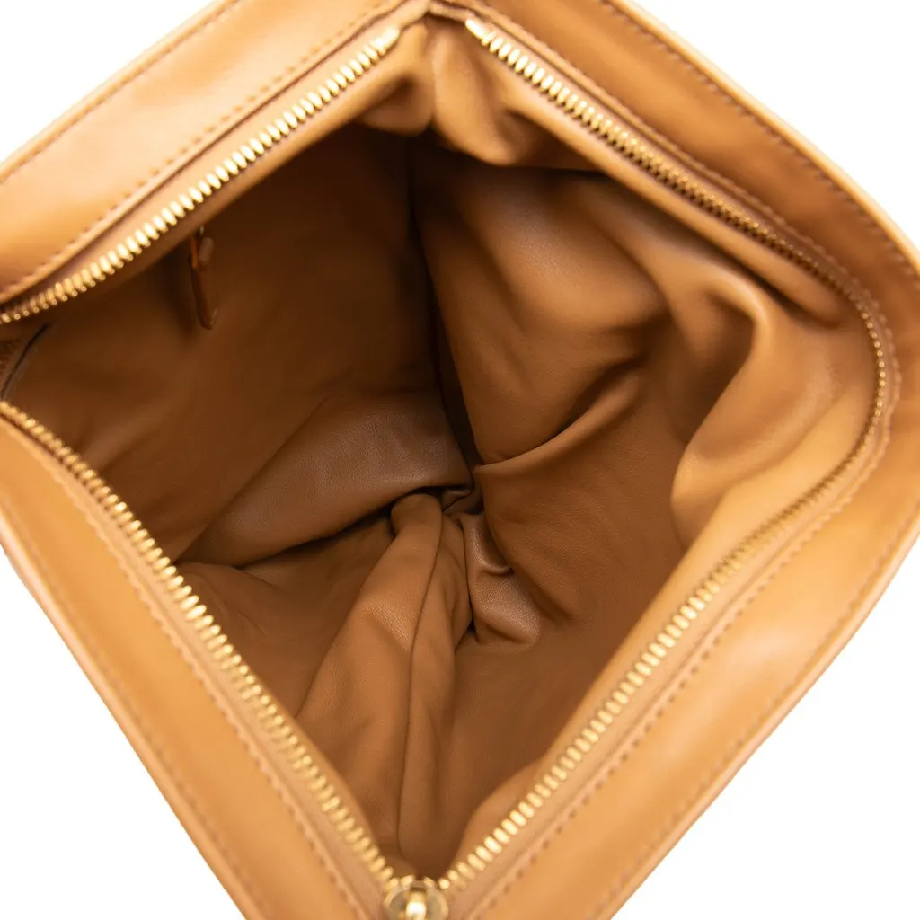 Bottega Veneta Nappa BV Twist Handbag Brown Leather Very good - Model View