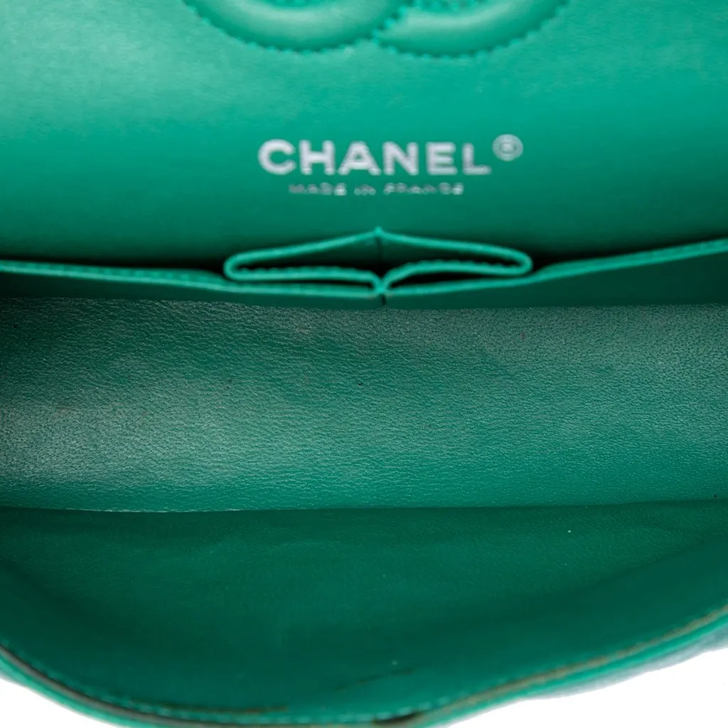Chanel Small Classic Caviar Double Flap Green Leather Very good - Model View
