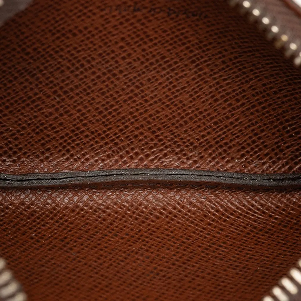 Louis Vuitton Monogram Key Pouch Brown Very good - Model View
