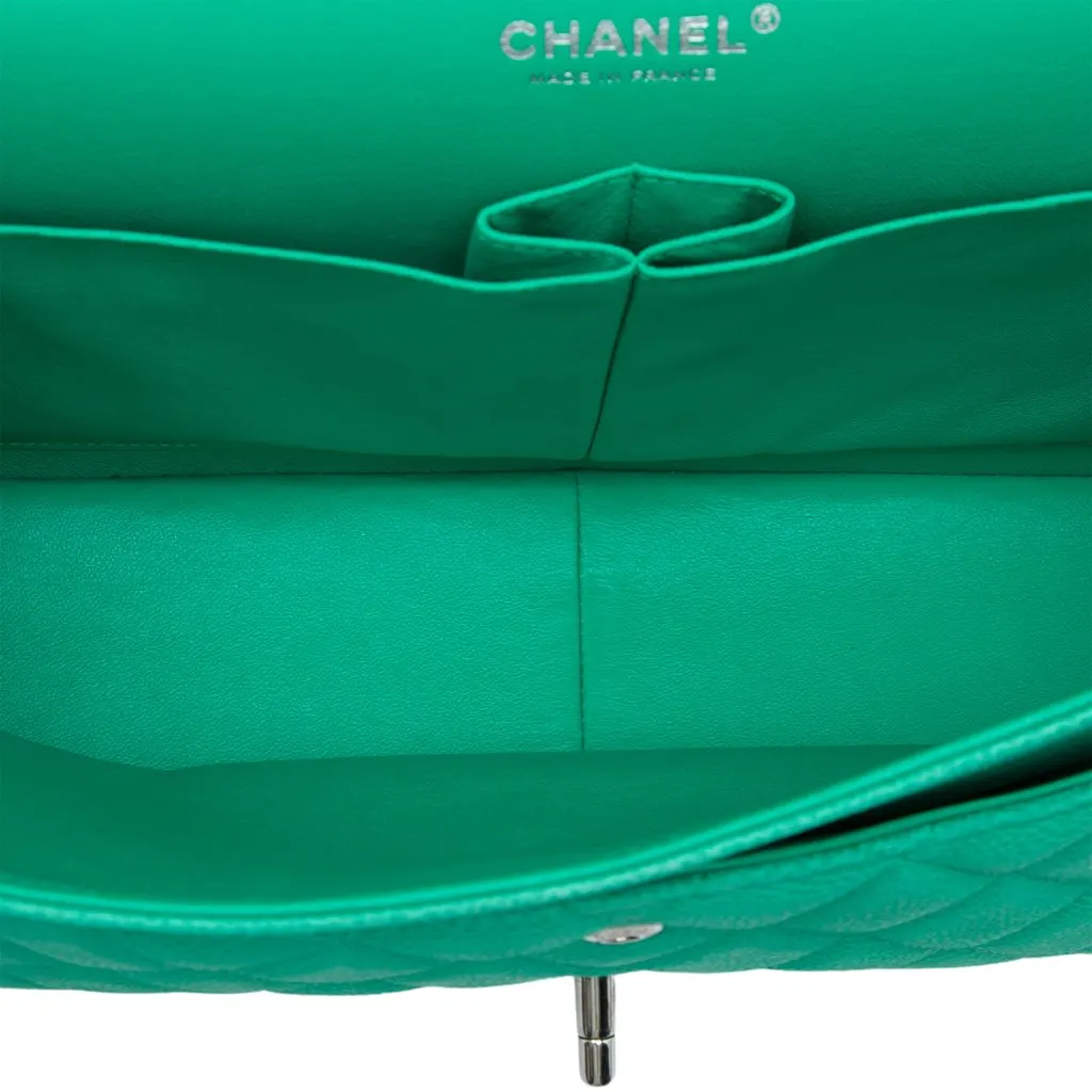 Chanel Jumbo Classic Caviar Double Flap Green Leather Very good - Model View