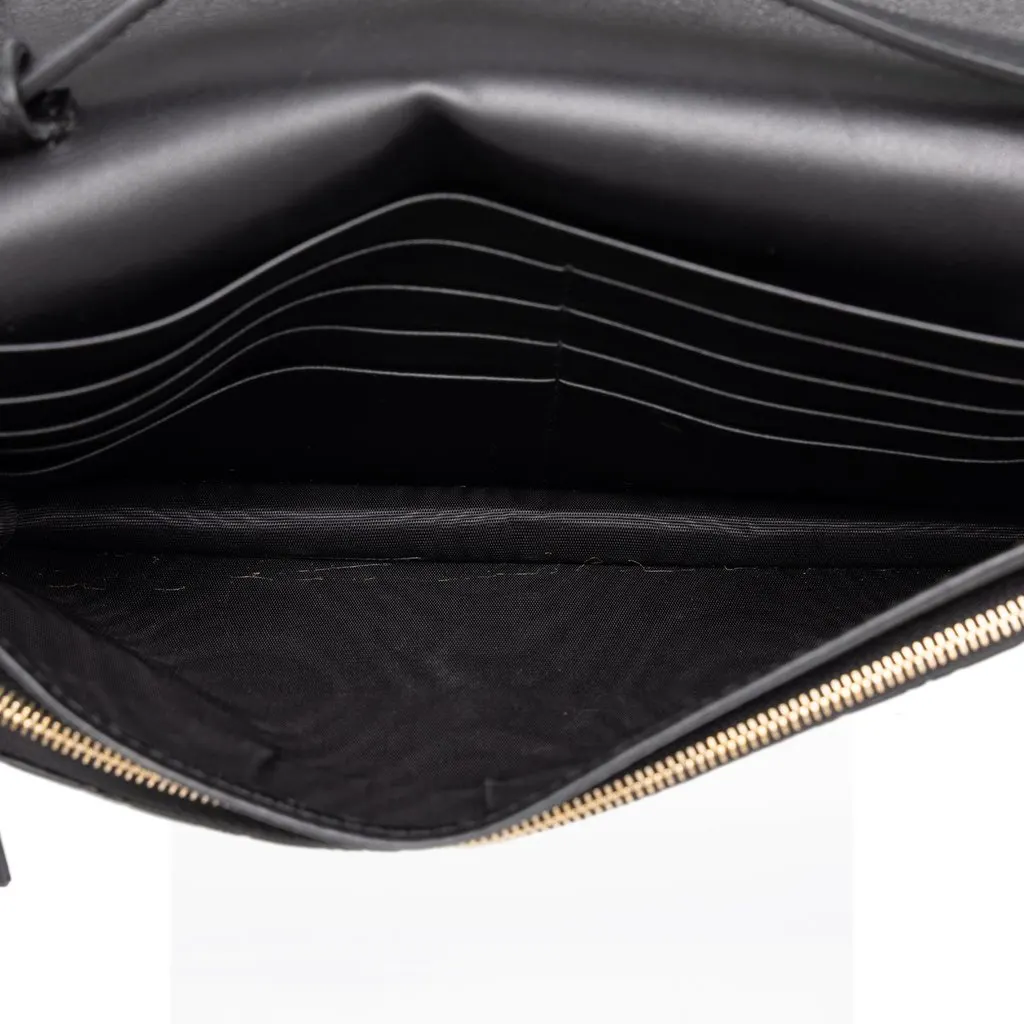 Gucci Microguccissima Wallet on Strap Black Leather Very good - Model View