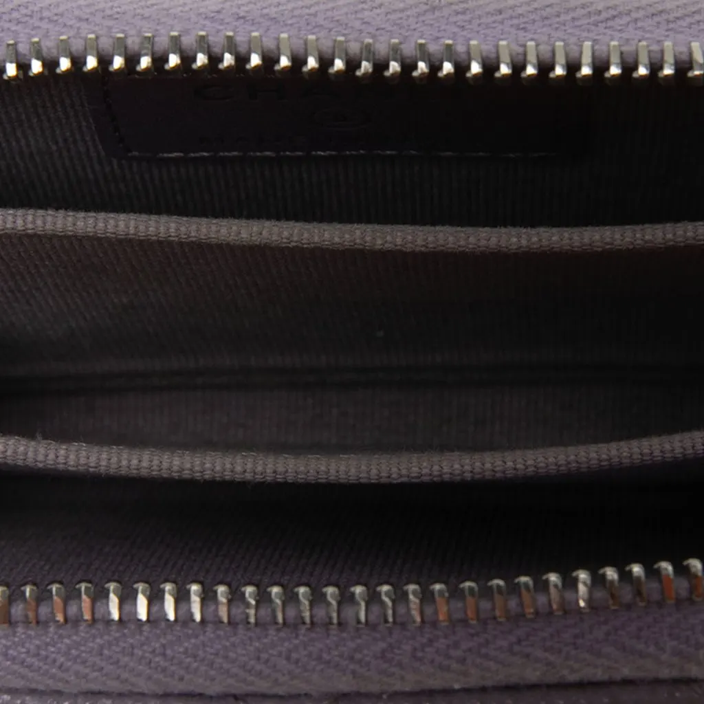 Chanel CC Quilted Caviar Compact Zip Coin Pouch Purple Leather Very good - Model View