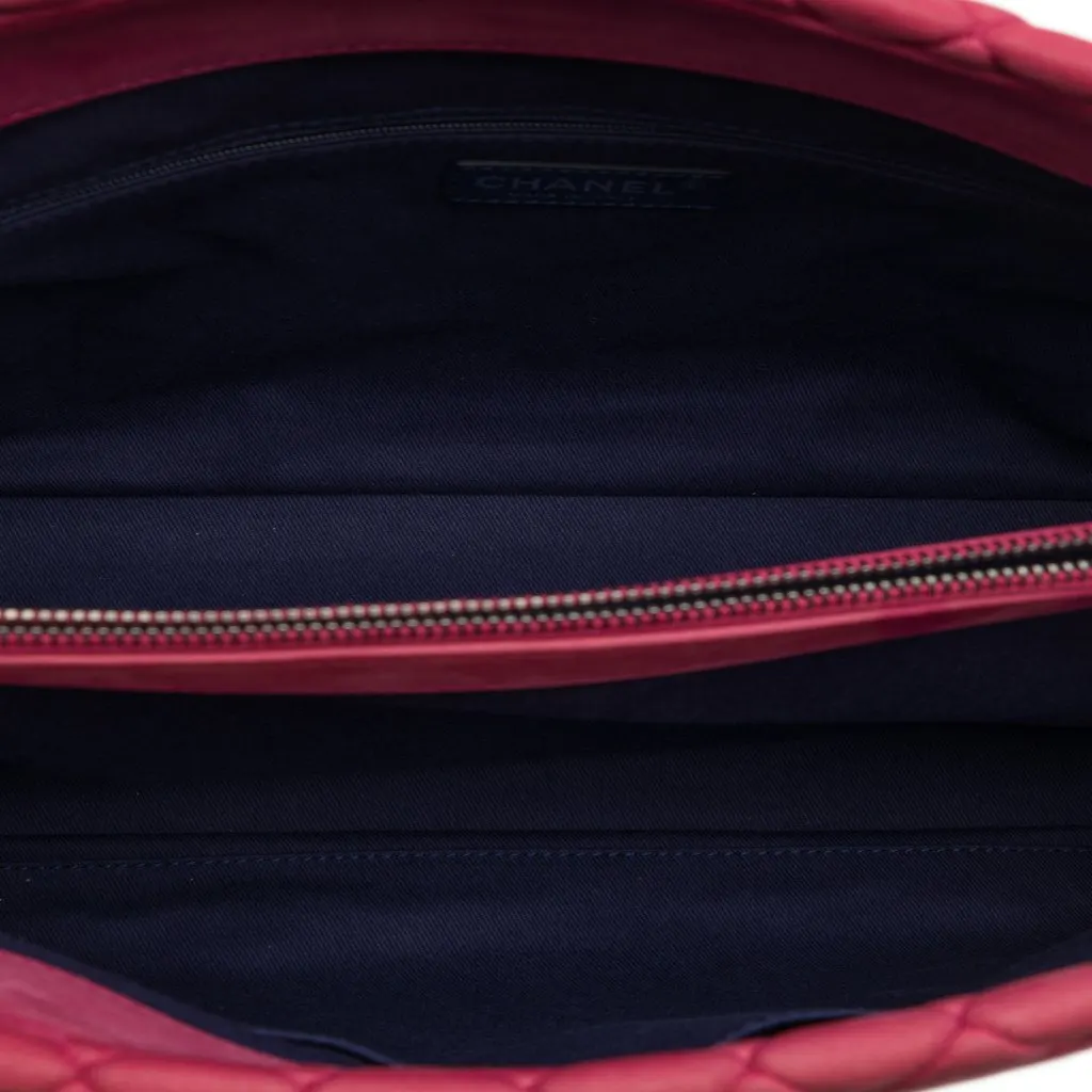 Chanel Large Quilted Iridescent Calfskin New Bubble Tote Red Leather Very good - Model View