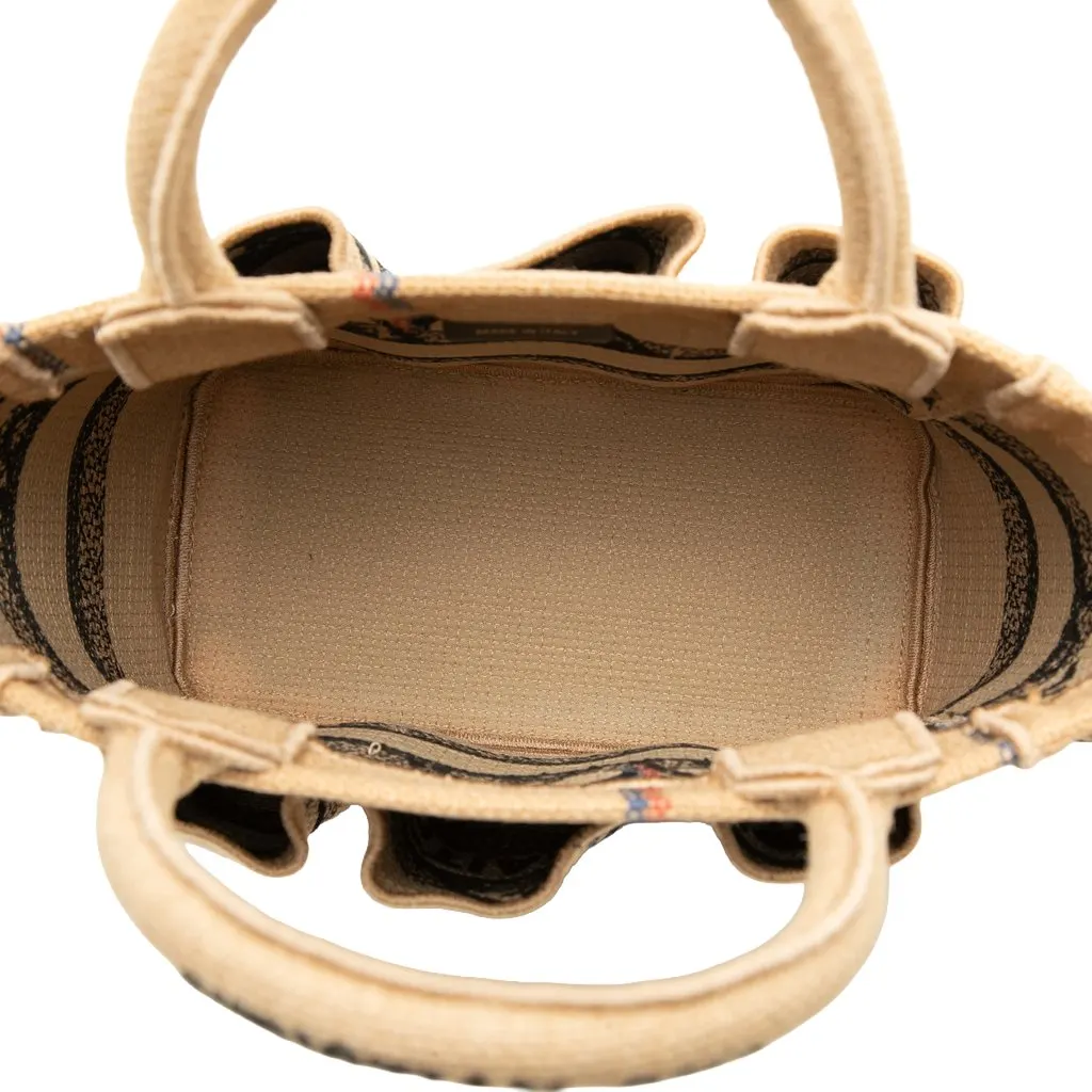 Dior Small Jute Catherine Tote Beige Jute Good - Model View