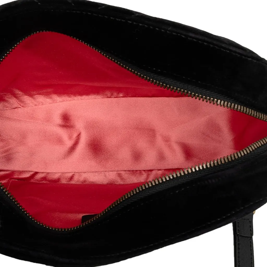 Gucci Small GG Marmont Matelasse Velvet Crossbody Black Very good - Model View