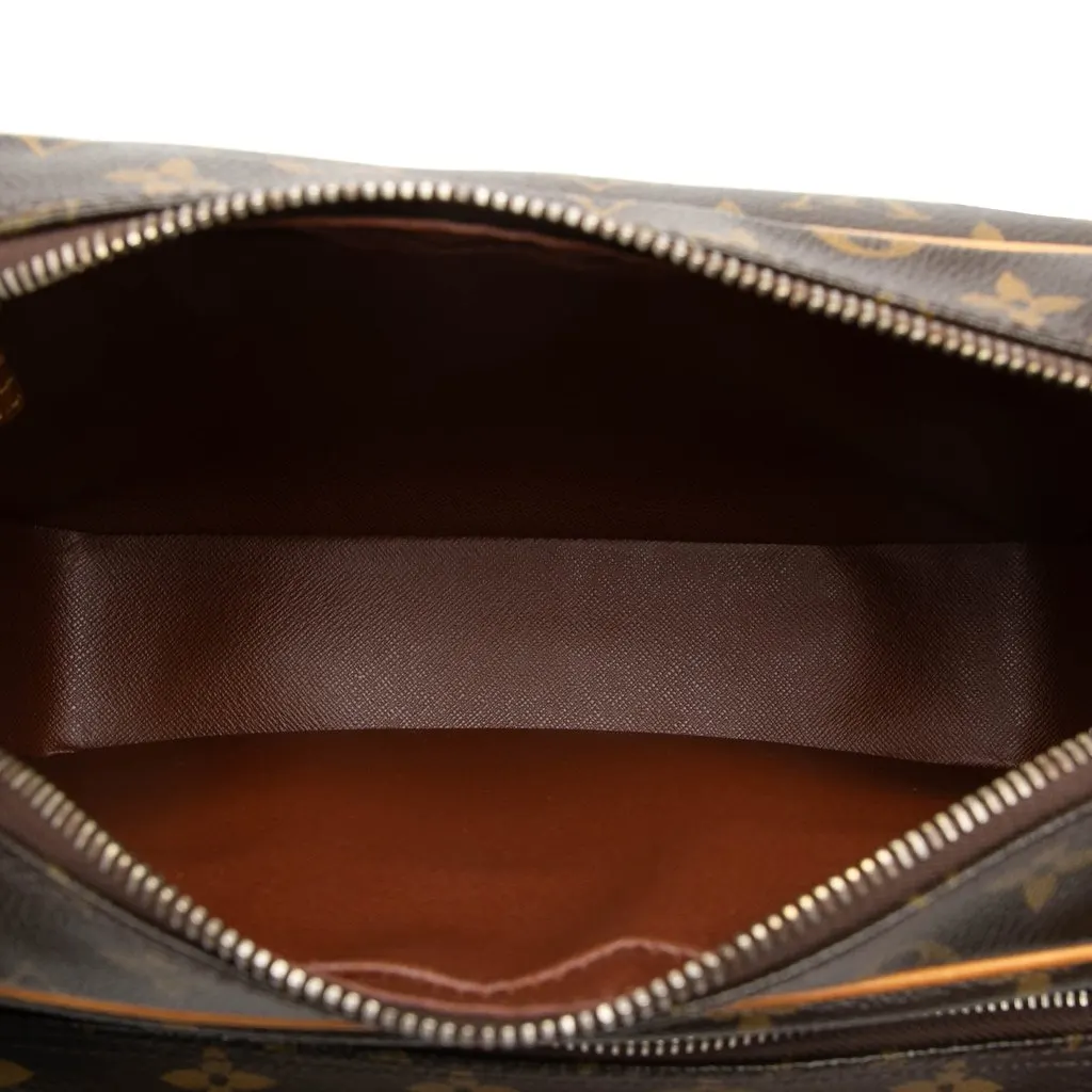 Louis Vuitton Monogram Nil Crossbody Brown Very good - Model View