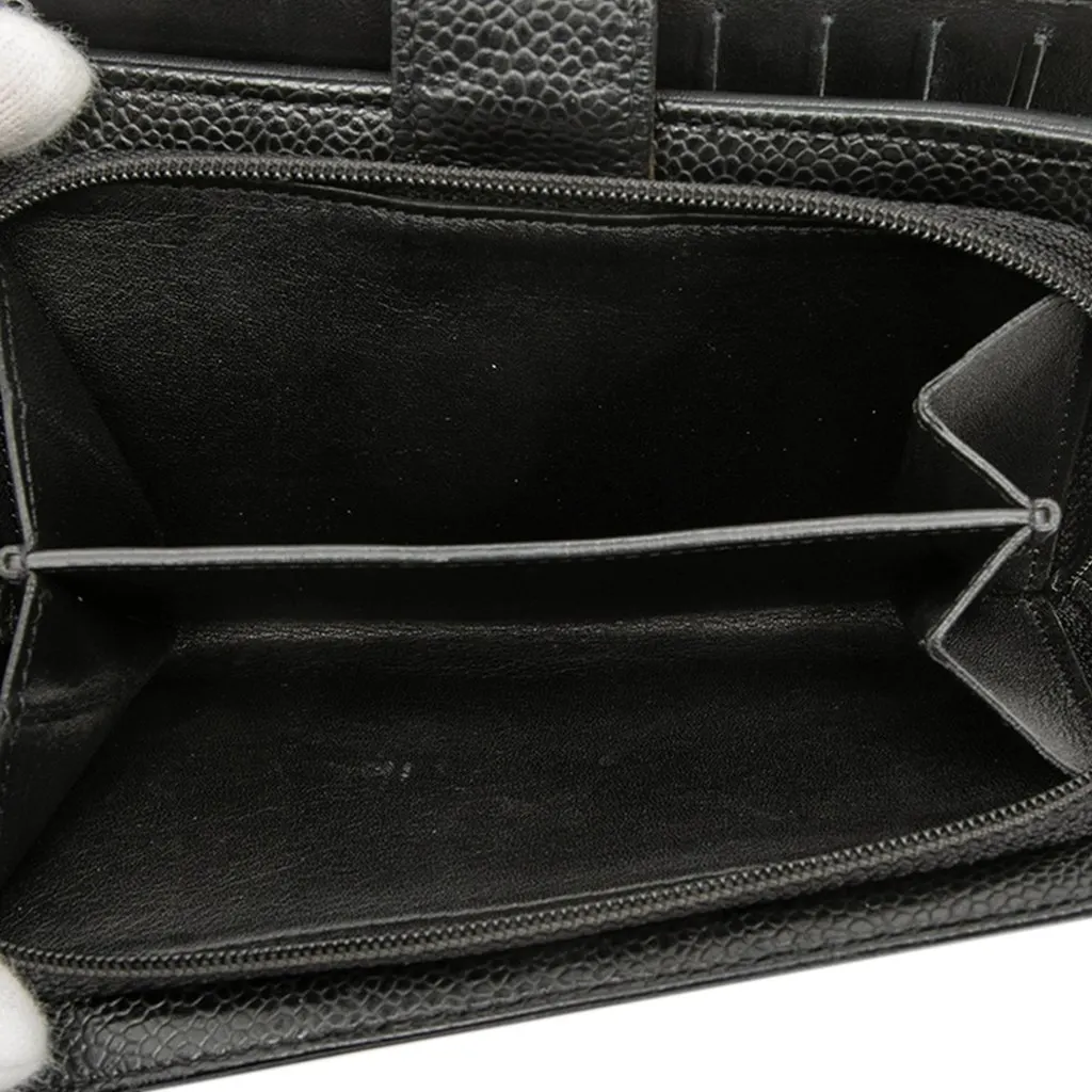 Chanel CC Caviar Bifold Wallet Black Leather Very good - Model View
