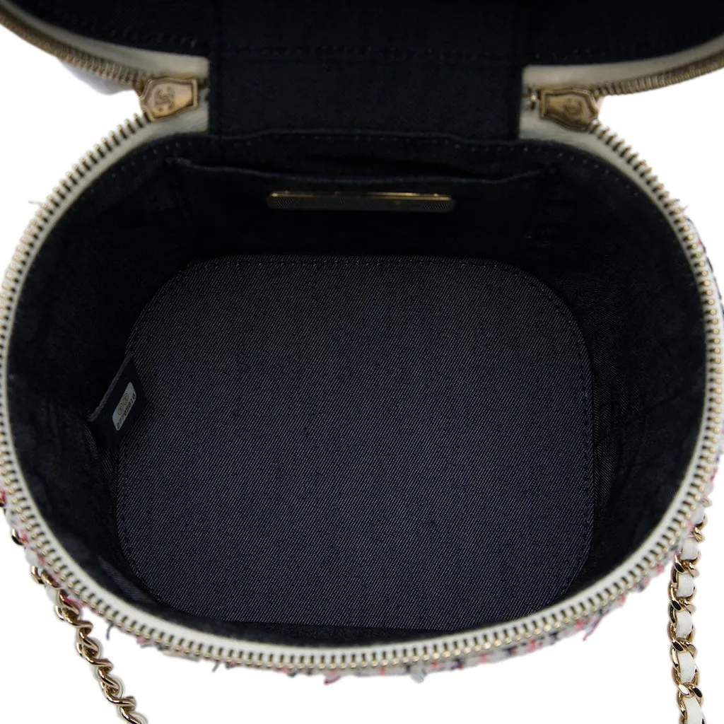 Chanel Tweed and Lambskin CC Vanity Case Red Very good - Model View