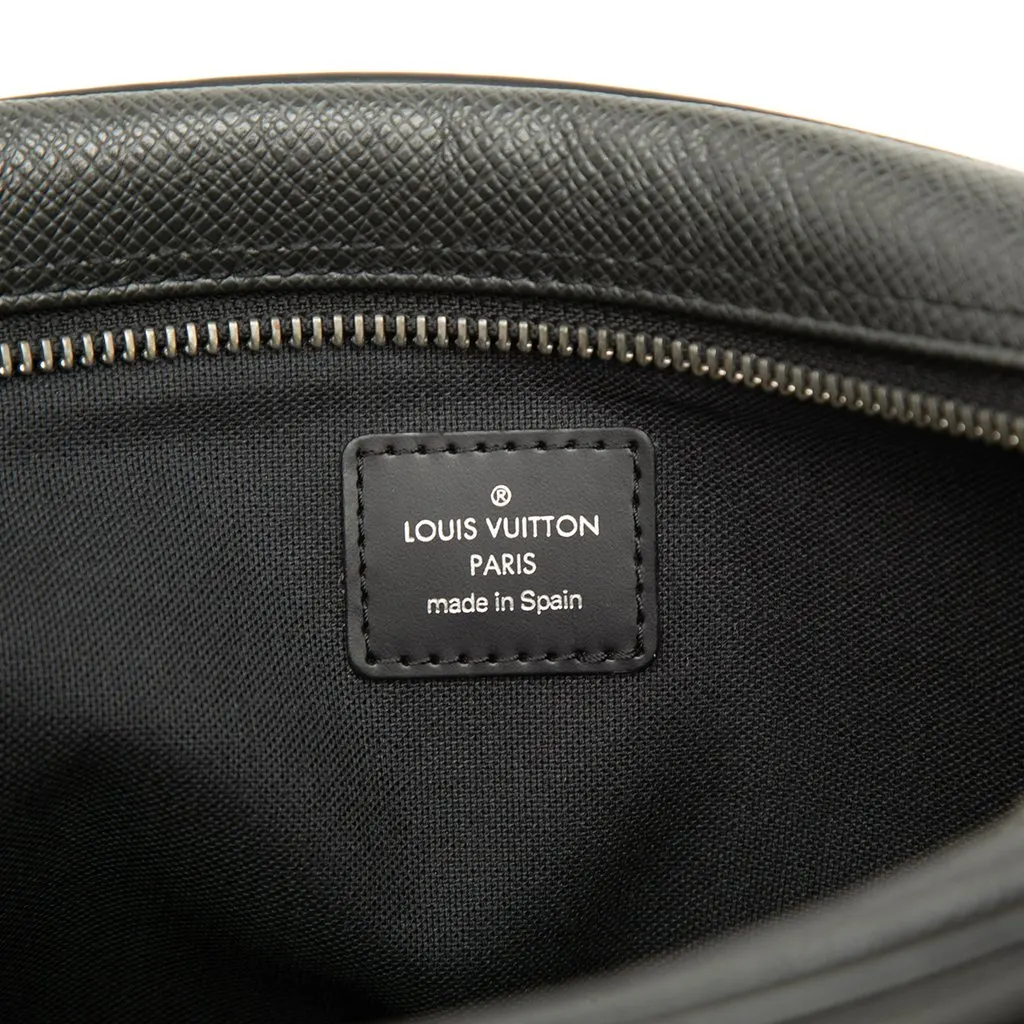 Louis Vuitton Taiga Pochette Kaluga Black Leather Very good - Box View