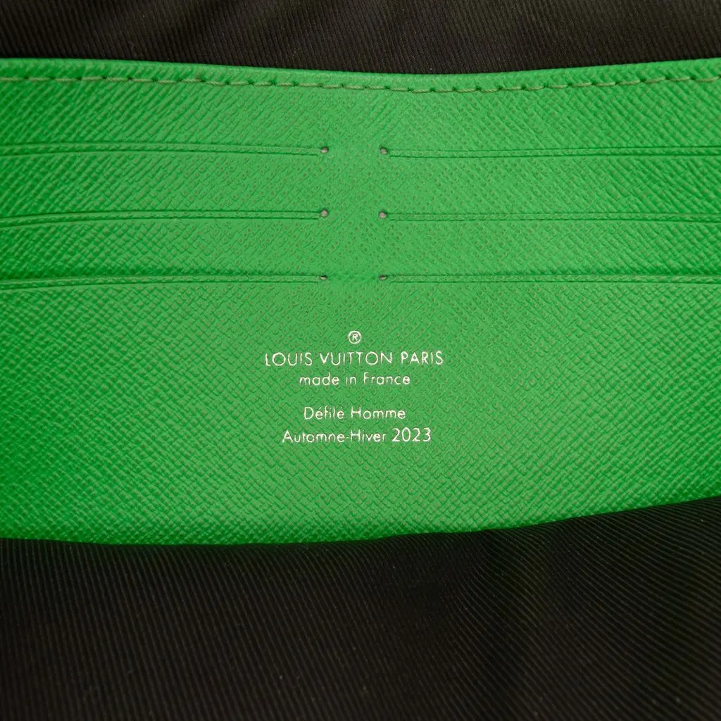 Louis Vuitton Monogram KidSuper Pochette Voyage MM White Very good - Box View