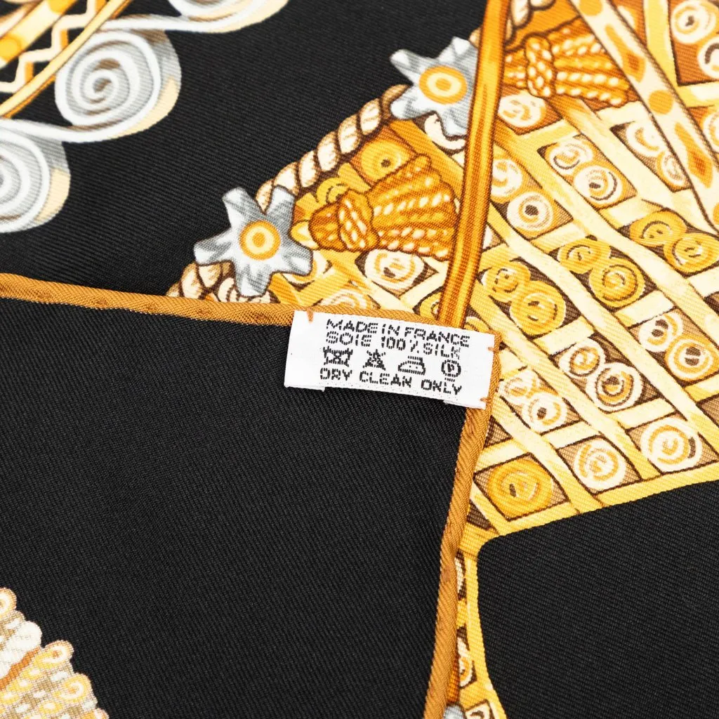 Hermès Paperoles Silk Scarf 90 Black Very good - Model View