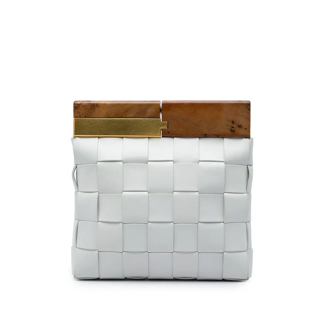 Bottega Veneta Lambskin Maxi Intrecciato The Snap Clutch White Leather Very good - Front View