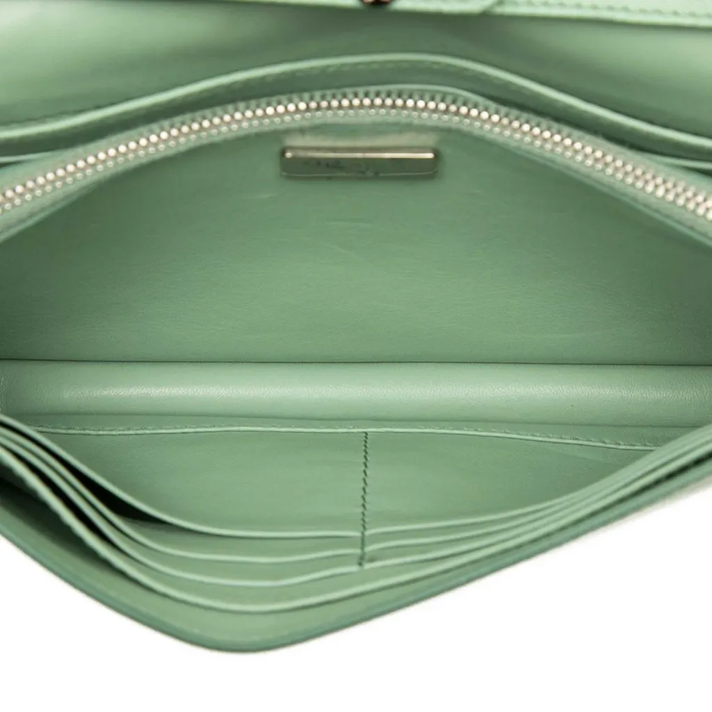Prada Saffiano Wallet on Strap Green Leather Very good - Model View