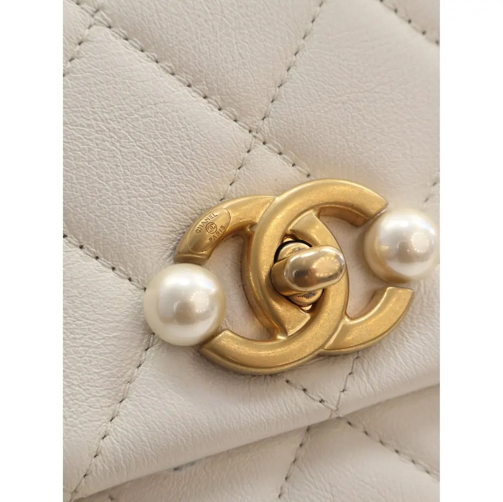 Chanel Mini Quilted Glazed Calfskin Pearl Side Flap White Leather Very good - Model View