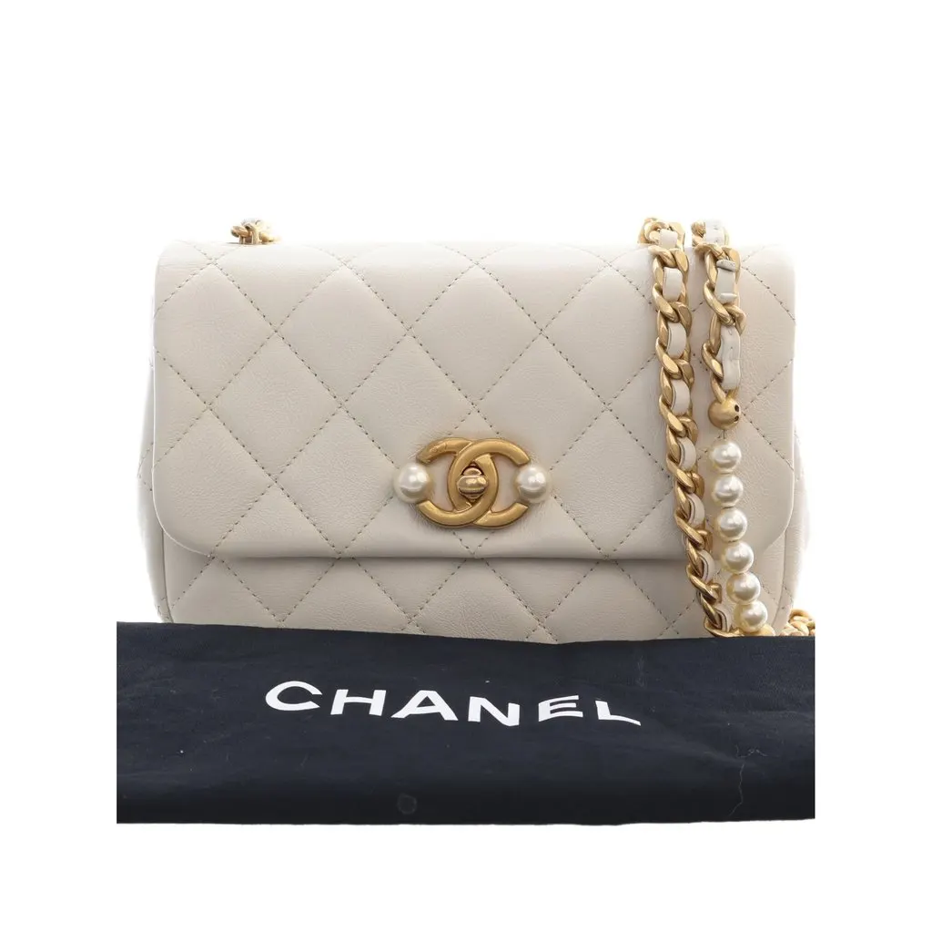 Chanel Mini Quilted Glazed Calfskin Pearl Side Flap White Leather Very good - Box View