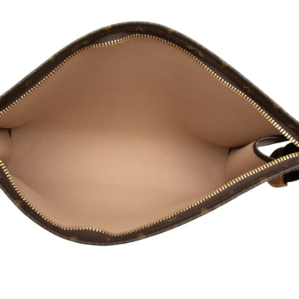 Louis Vuitton Monogram Toiletry Pouch 26 Brown Very good - Model View