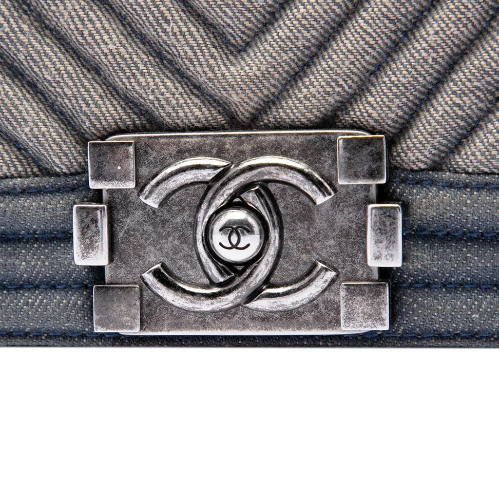 Chanel Old Medium Chevron Denim Boy Flap Blue Very good - Box View
