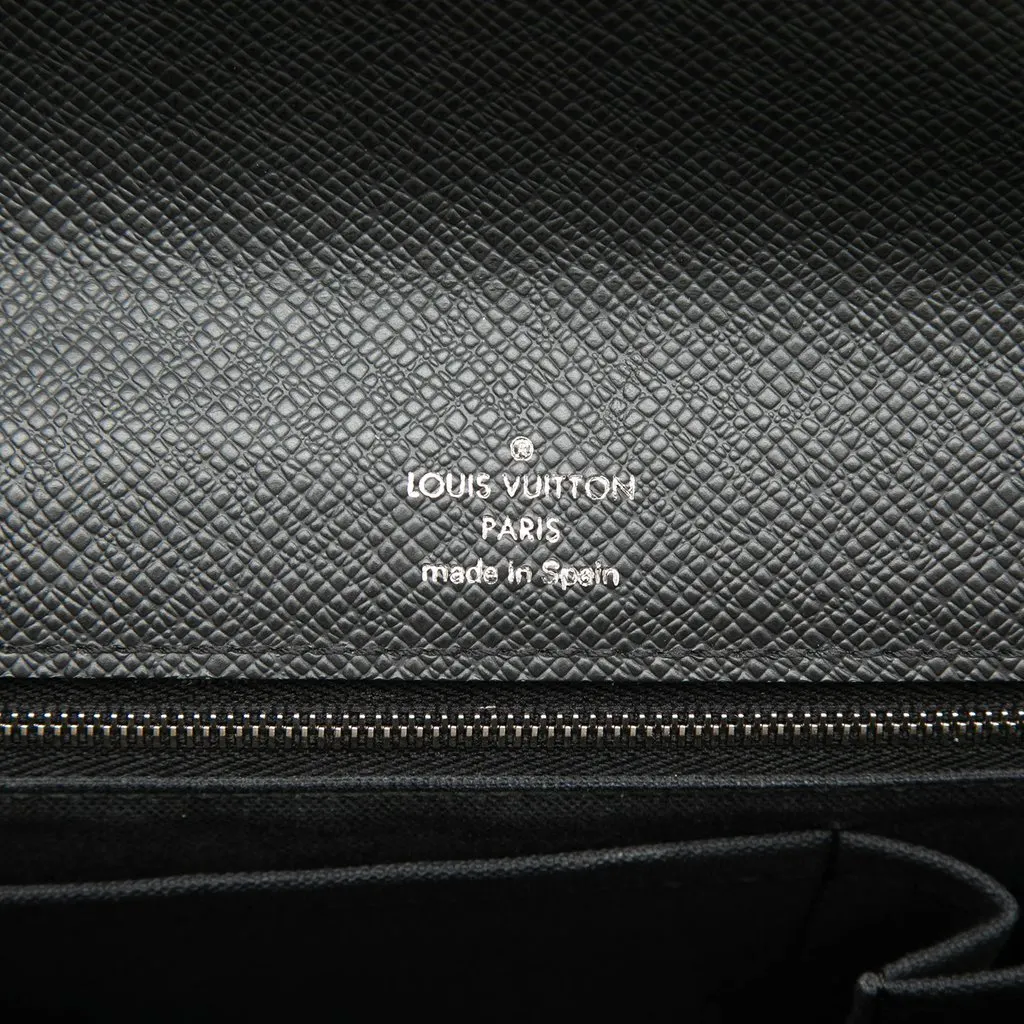 Louis Vuitton Taiga Belaia Clutch Black Leather Very good - Box View