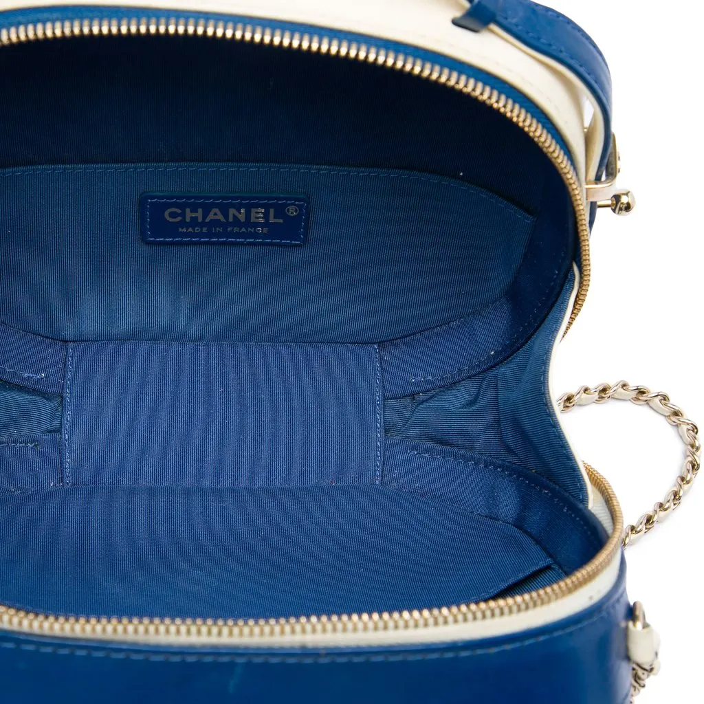 Chanel Small CC Crumpled Calfskin Vanity Case White Leather Very good - Model View