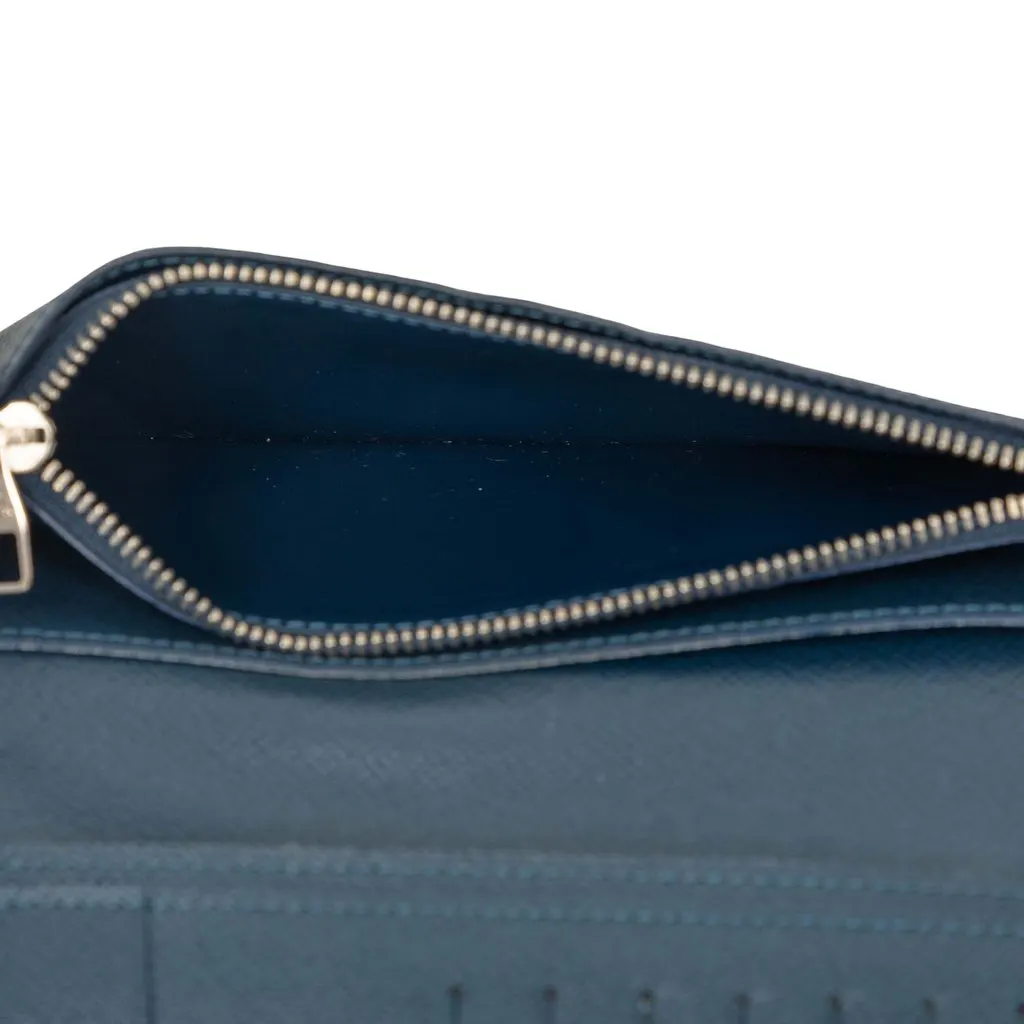 Louis Vuitton Taiga Portefeuille Brazza Bifold Long Wallet Blue Leather Very good - Model View