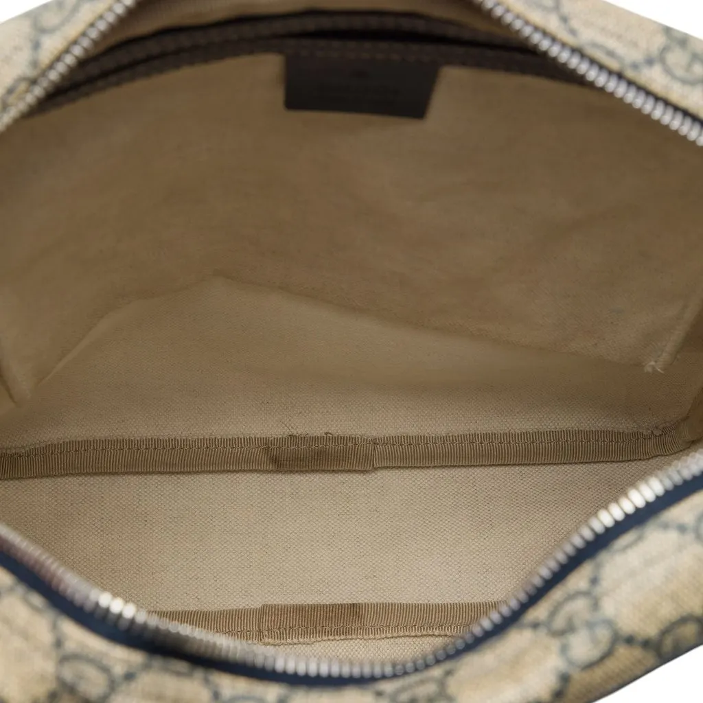 Gucci GG Supreme Crossbody Beige Very good - Model View