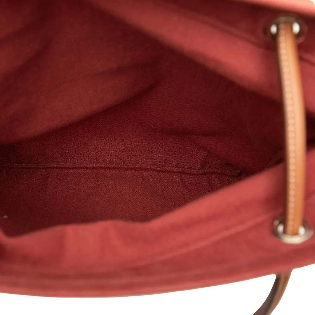 Hermès Toile Aline Grooming Bag MM Red Very good - Model View