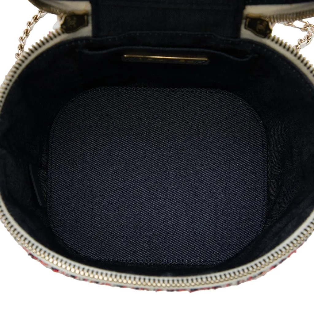 Chanel Tweed and Lambskin CC Vanity Case Red Tweed Very good - Model View