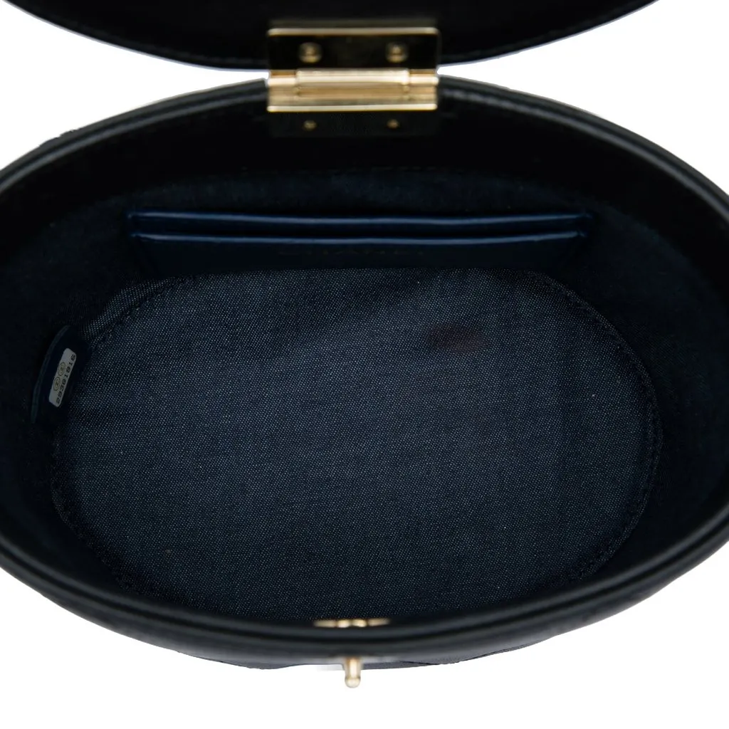 Chanel CC Lambskin Elegant Chain Vanity Case Black Leather Very good - Model View