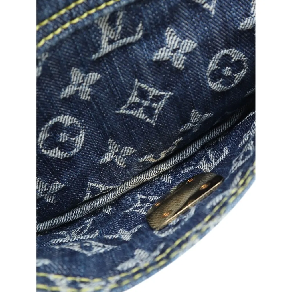 Louis Vuitton Monogram Denim Bum Bag Blue Denim Very good - Inside View