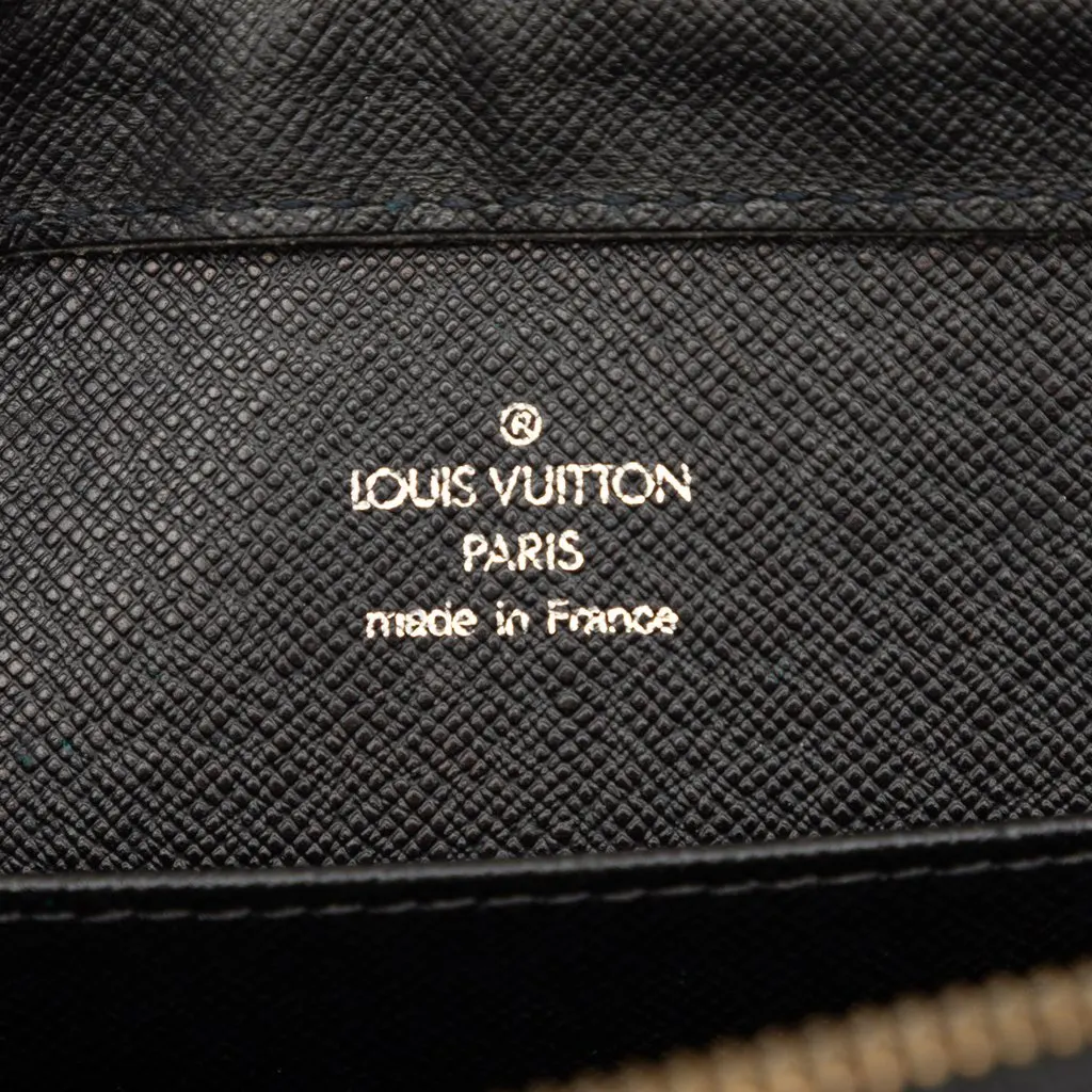Louis Vuitton Taiga Pochette Baikal Black Leather Very good - Box View