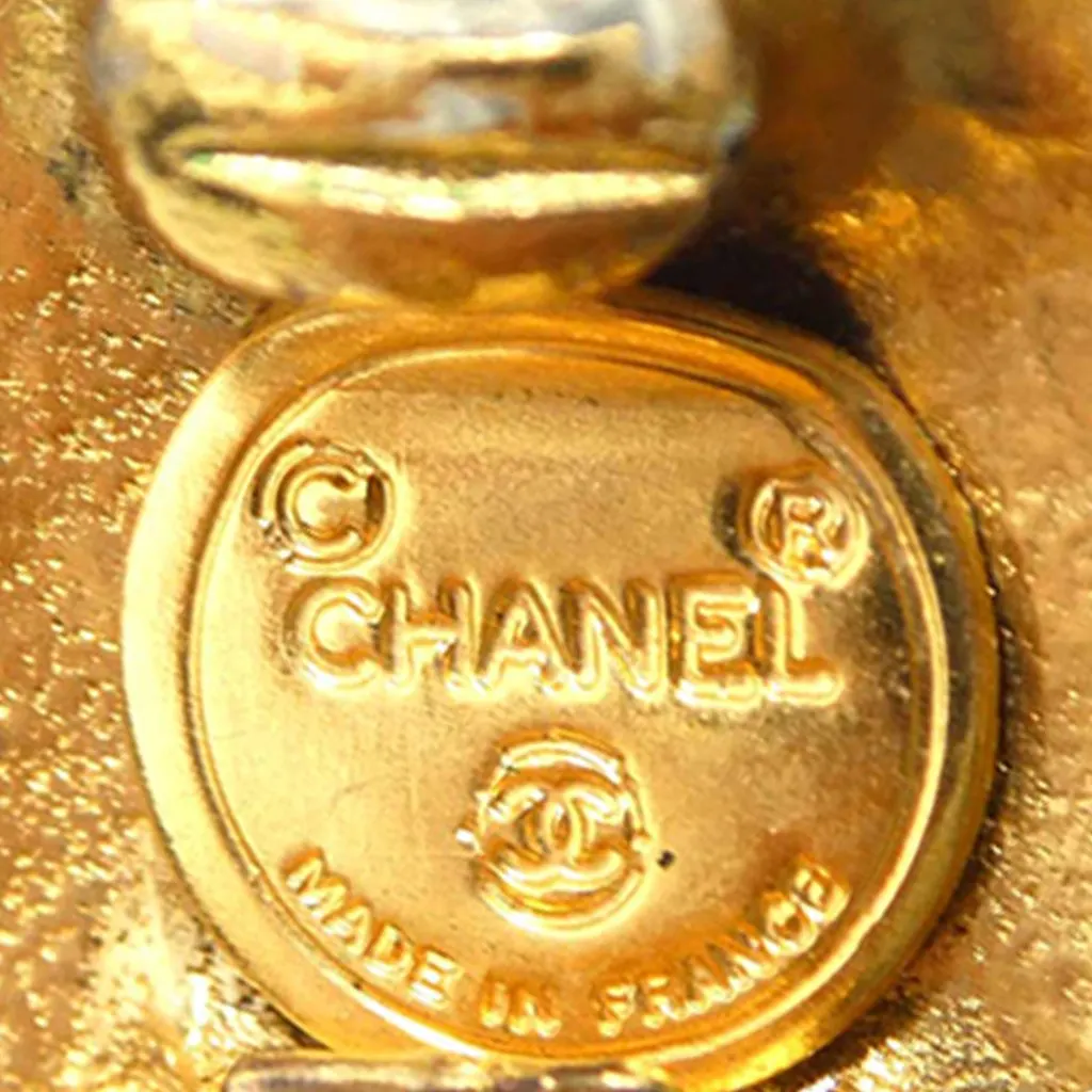 Chanel Gold Plated Logo Round Clip On Earrings Gold Metal Very good - Model View