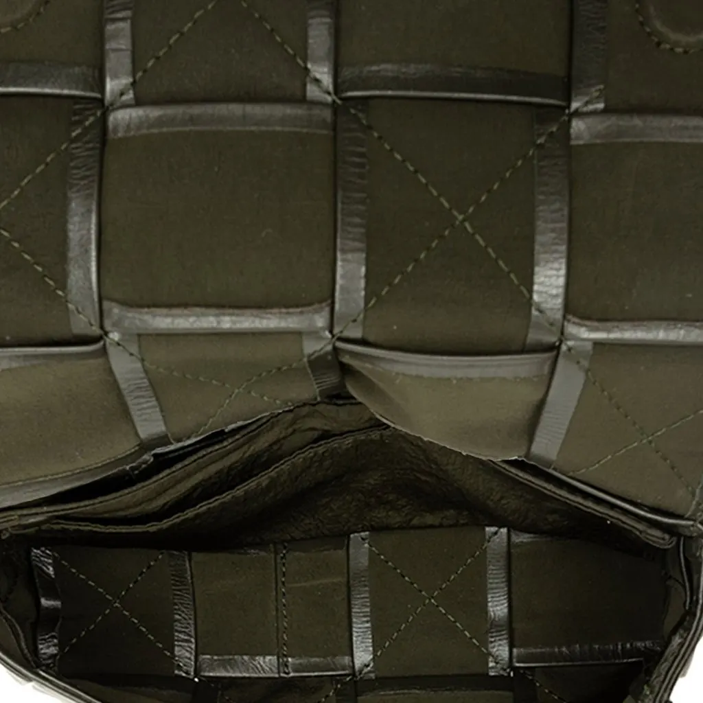 Bottega Veneta Paper Calfskin Intrecciato Cassette Belt Bag Black Leather Very good - Model View