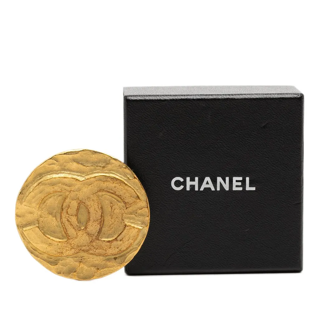 Chanel CC Gold Plated Round Pin Brooch Gold Metal Very good - Model View